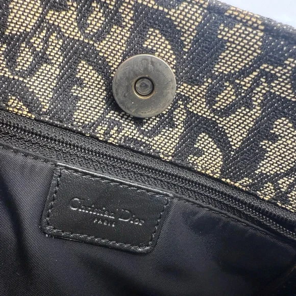 Elegant Black and Gray Dior Tote Bag - Picture 13 of 14